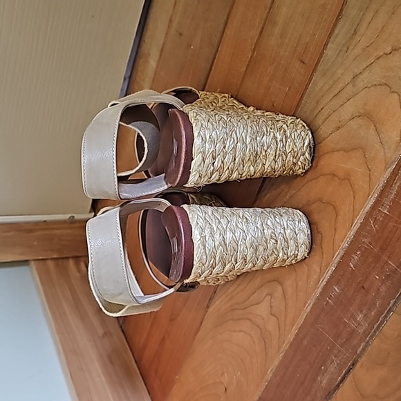 MIA size 10 heeled sandals - Picture 3 of 6